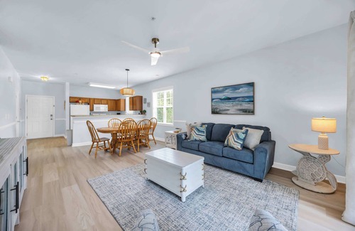 North Myrtle Beach Condominio | Newly Updated Condo for Beach Pool and Golf Lovers
