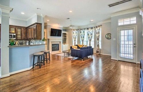 Washington Ave./ Memorial Park Casa | Newly updated, bright & airy townhouse!