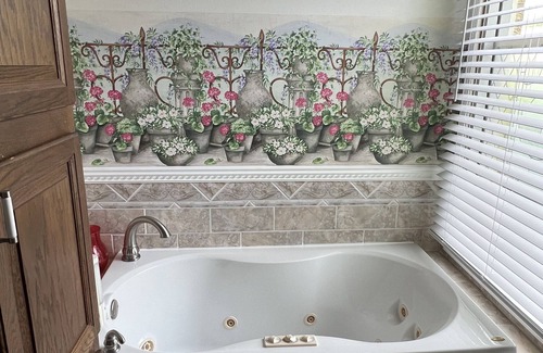 Gulfport Cabaña | Newly updated cottage, beach within walking distance.