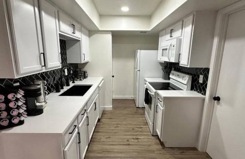 Garland Casa | Newly Updated Cozy Home