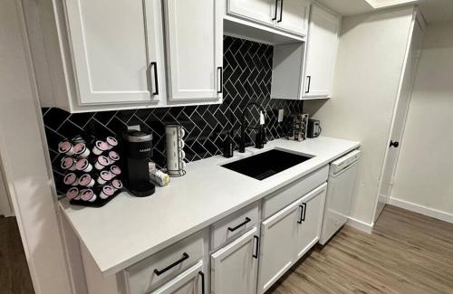 Garland Casa | Newly Updated Cozy Home