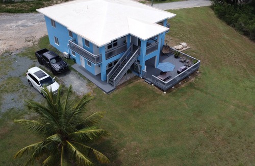 Sion Farm Apartamento | Newly updated Deluxe King Bed and memory foam mattress!!
