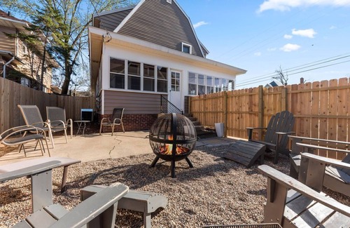 Michigan City Casa | Newly Updated Designer 5 Bd/2 Ba home in the heart of Michigan City - Sleeps 12
