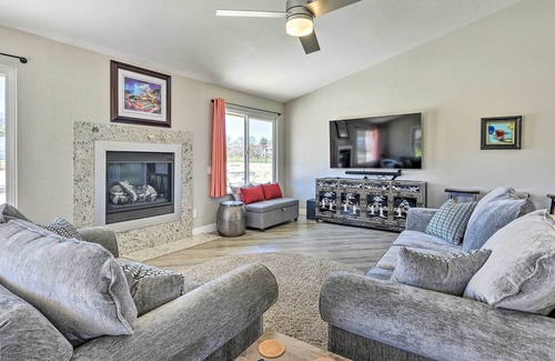 Golden Hills Casa | Newly Updated, Dog-Friendly Peakview House!