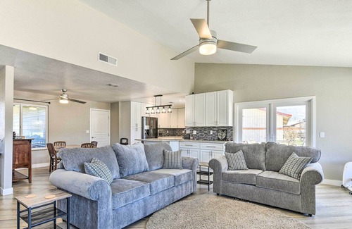 Golden Hills Casa | Newly Updated, Dog-Friendly Peakview House!