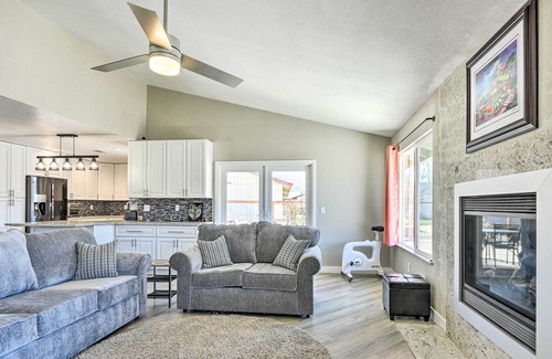 Golden Hills Casa | Newly Updated, Dog-Friendly Peakview House!