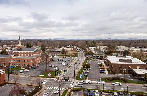 Hendersonville Apartamento | Edificio Hendersonville Main Street Efficency 6ta planta Skyland recientemente renovado