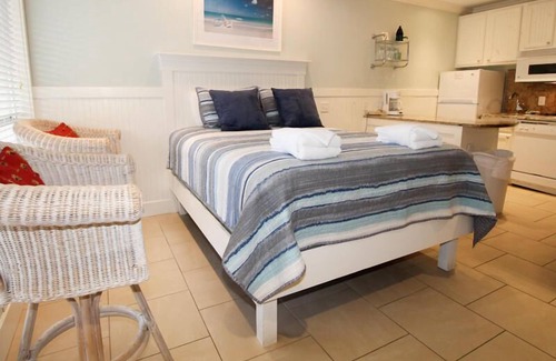 Saint Helena Island Complejo | Newly Updated Poolside Studio Steps from Beach, Sandbar, & Tennis