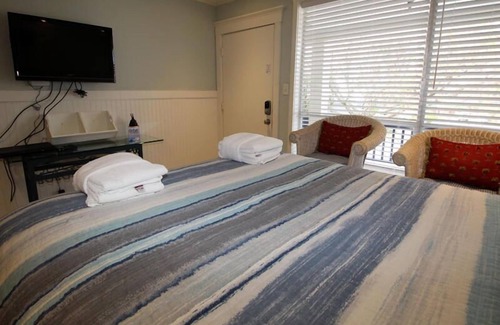 Saint Helena Island Complejo | Newly Updated Poolside Studio Steps from Beach, Sandbar, & Tennis