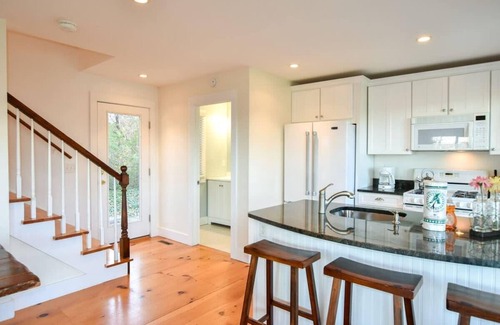 Orleans Casa | Newly updated spacious steps to water!