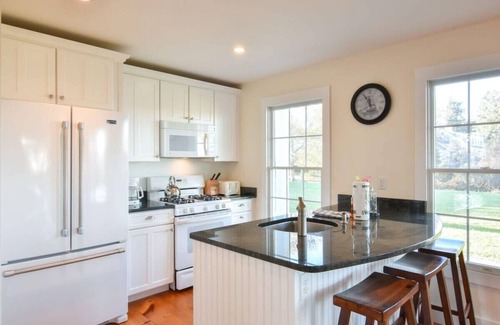 Orleans Casa | Newly updated spacious steps to water!