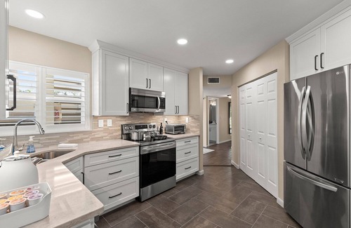 Isla del Sol Condominio | Newly Updated St. Pete 2-BR Condo on Isla Del Sol
