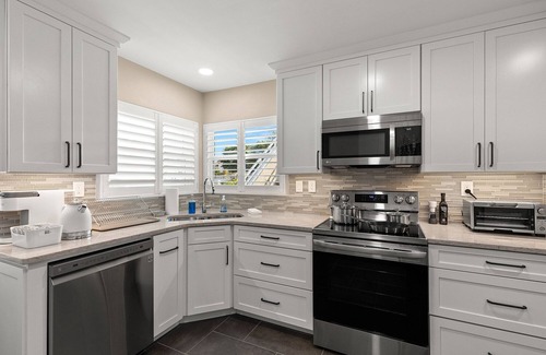 Isla del Sol Condominio | Newly Updated St. Pete 2-BR Condo on Isla Del Sol