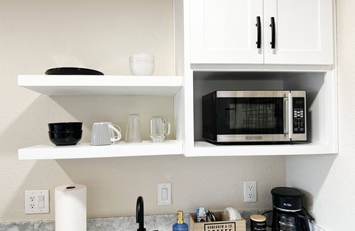 Salida Apartamento | Newly updated studio 2 min drive to HWY 99