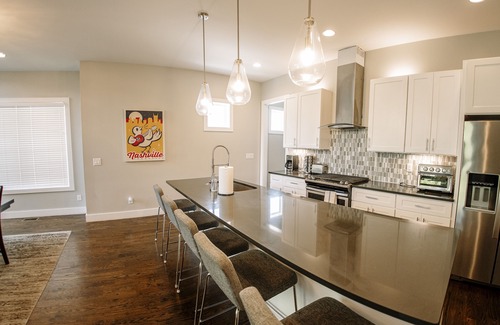 Berry Hill Casa | 4BR 3. 5B Melrose 3mToBroadway Family / Bachelorette 8th S Walkable Queit CulDeSac