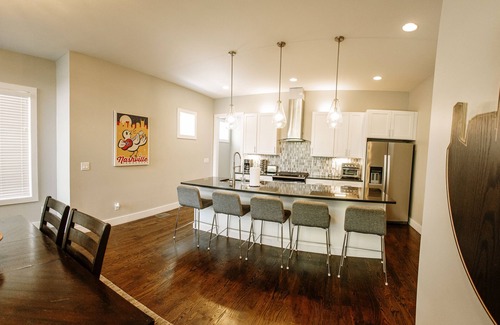 Berry Hill Casa | 4BR 3. 5B Melrose 3mToBroadway Family / Bachelorette 8th S Walkable Queit CulDeSac
