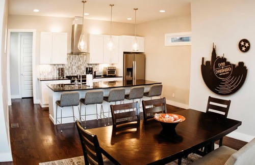 Berry Hill Casa | 4BR 3. 5B Melrose 3mToBroadway Family / Bachelorette 8th S Walkable Queit CulDeSac