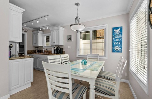 Newport Beach Casa | Newport Beach 1 bedroom, 1 bath + Sleeper Sofa Bed - Home/Beach/Garage/Patio