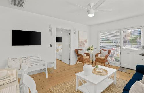 West Newport Casa | Newport Cottages A & B