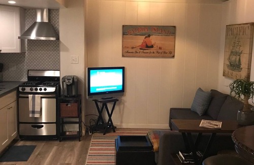 West Newport Casa | Recientemente remodelado, excelente ubicación, a 2 cuadras de la playa.