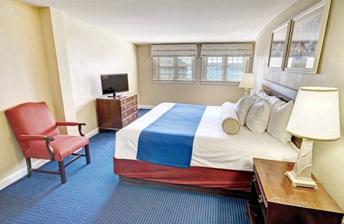 Yachting Village Complejo | Newport Harbor front Luxury Resort, Two Bedroom with indoor/outdoor pools