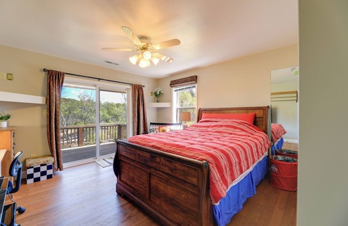 Newport Casa | Newport Home w/ Private Balconies & Creek Access!