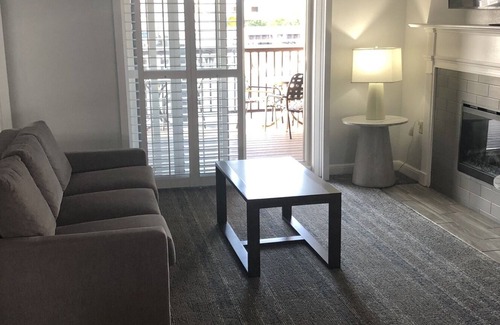 Yachting Village Complejo | Newport Onshore Resort 3 BR, 2 king beds, 2 twins, 2 Queen sofa, 3 full baths