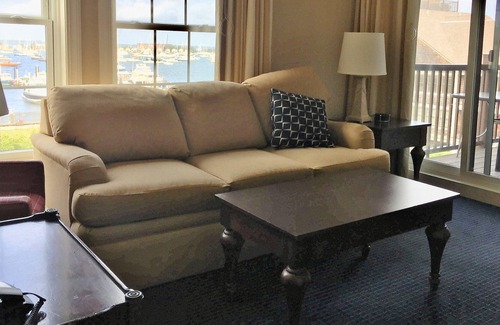 Yachting Village Complejo | Newport Onshore Resort 3 BR, 2 king beds, 2 twins, 2 Queen sofa, 3 full baths