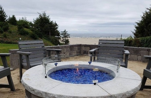 Newport Casa | Newport's Best Escape! Indoor Swimming Pool, Ocean View, Free Parking!