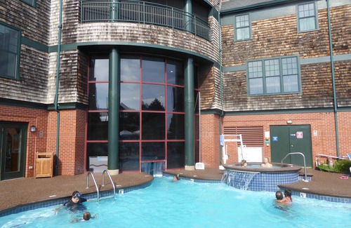 Newport Complejo | Newport waterfront resort, amenities+, walk to shopping, sailing, restaurants!