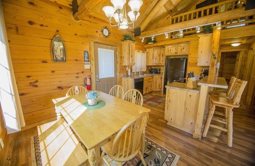 Hill City Cabina | Newton Creek Cabin | 3 Bed, 1 Bath with garage