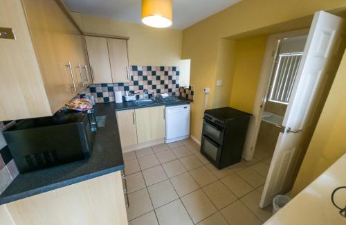 Newton Apartamento | NEWTON HEATH APARTMENT -750mtrs to beach - Spacious ground floor - Sleeps 6