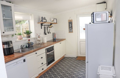 Duncannon Cabaña | NEWTOWN LODGE, pet friendly in Duncannon, County Wexford