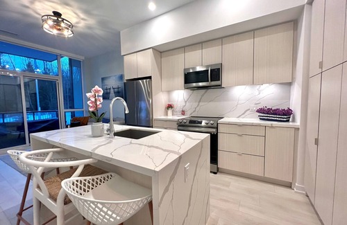 Innisfil Condominio | Experience luxury living at Friday Harbour High Point
