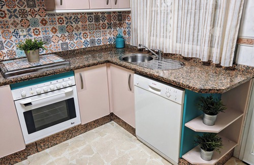 San Juan de Aznalfarache Casa | Junto al Metro y ¡al Centro de Sevilla!Gran vivienda con piscina privada.