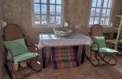 San Juan de Aznalfarache Casa | Junto al Metro y ¡al Centro de Sevilla!Gran vivienda con piscina privada.