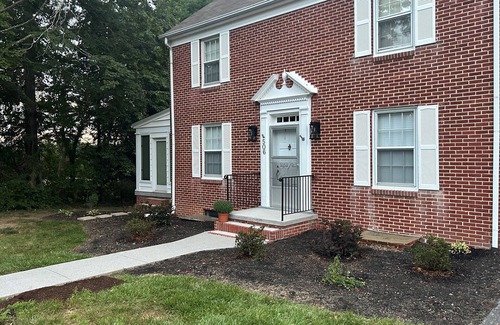 Miller Southside Casa | Next to campus! Easily walk to downtown and other amenities.