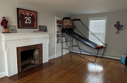 Miller Southside Casa | Next to campus! Easily walk to downtown and other amenities.