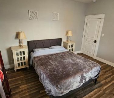 Greensboro Casa | Next to Downtown Greensboro Bungalow Rooms
