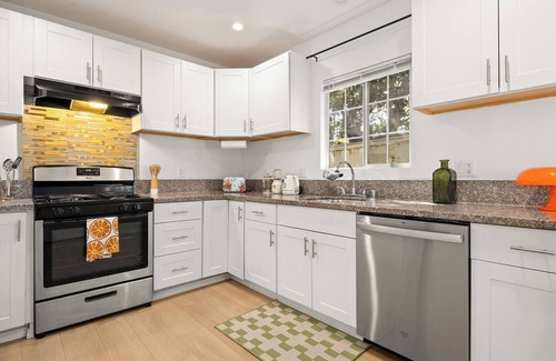 Atwater Village Casa | Next to Silverlake Hotspots - Gated, spacious, 3BD/2B Bungalow - private parking