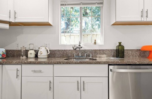 Atwater Village Casa | Next to Silverlake Hotspots - Gated, spacious, 3BD/2B Bungalow - private parking