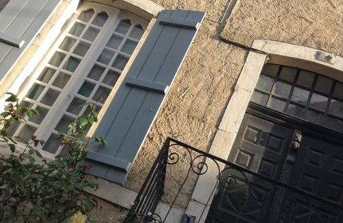 Salies-de-Bearn Casa | En siguiente conjunto de pisos primer piso de un edificio histórico encantador y céntrico