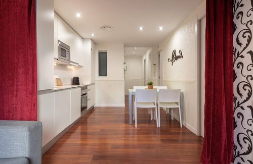 La Sagrada Familia Apartamento | Junto a la Sagrada Família con terraza y pisicina compartida y vistas privilegiadas
