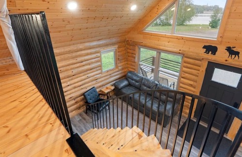 Houghton Cabina | Next to the snowmobile & recreation trails, on portage lake