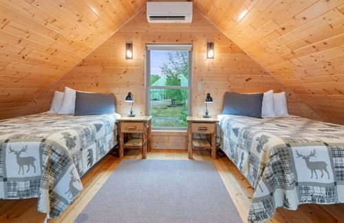 Houghton Cabina | Next to the snowmobile & recreation trails, on portage lake