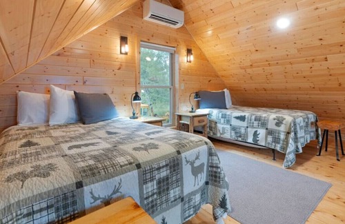 Houghton Cabina | Next to the snowmobile & recreation trails, on portage lake