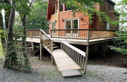 Northface Casa | Asequible 5 bd! Cómodamente duerme 12! Cubierta impresionante! ¡Bañera de hidromasaje! ¡Mascota amigable!