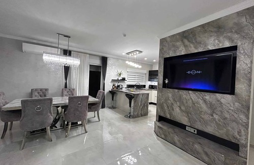 Bilice Villa | Familly house with heated pool WHITOUT CHEMICAL,jacuzzi&cinema projector