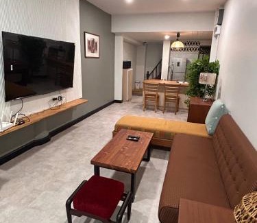 Pom Prap Sattru Phai Apartamento | Ni Haus, cozy place for 4 people