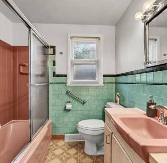 Cheektowaga Casa | Niagara Falls, Highmark, Buffalo Vacation House